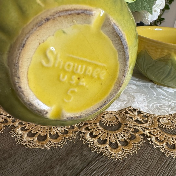 Vintage Shawnee Pottery 1950’s Ceramic Bowls - Set of 3 - Picture 3 of 8